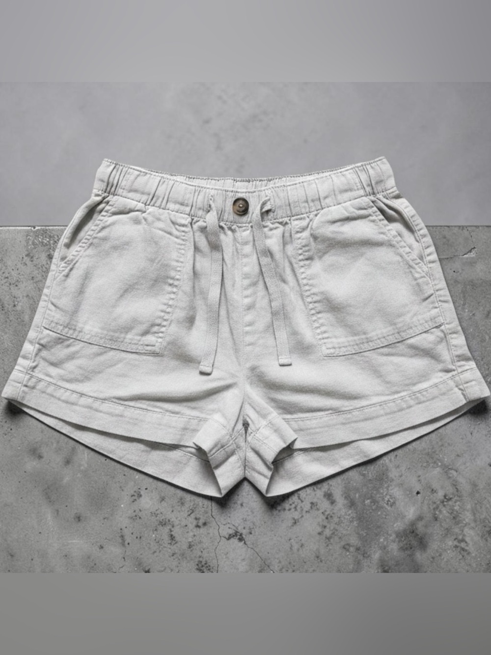 Streetwear Society Light Gray High-Waist Linen-Blend Shorts. Ladies small.